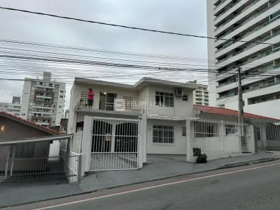 Casa com 3 Quartos à venda, 189m² no Barreiros, São José
