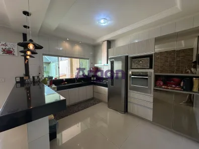 Sobrado com 3 Quartos à venda, 225m² no Goiânia 2, Goiânia