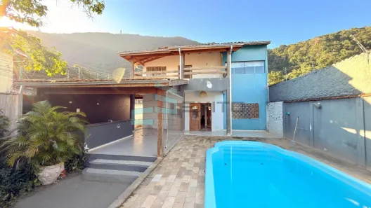 Sobrado com 3 Quartos à venda, 165m² no Sumaré, Caraguatatuba