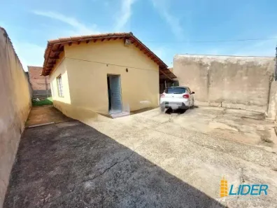 Casa com 3 Quartos à venda, 60m² no Jardim Holanda, Uberlândia