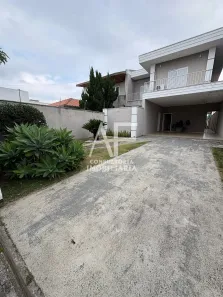 Sobrado com 6 Quartos à venda, 250m² no Vila das Jabuticabeiras, Taubaté