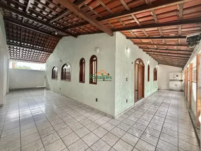 Casa com 3 Quartos para alugar, 250m² no Parque Residencial Laranjeiras, Serra