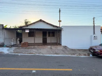 Casa com 4 Quartos à venda, 305m² no Jardim Curitiba, Goiânia