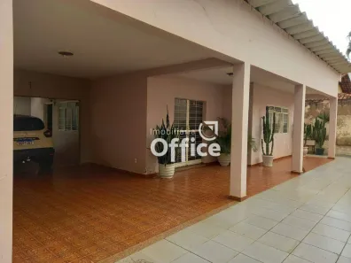 Casa com 3 Quartos à venda, 300m² no Jardim Bandeirante, Anápolis