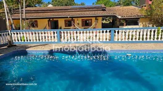 Fazenda/Sítio com 3 Quartos à venda, 184m² no Centro, Jarinu