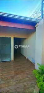 Casa com 2 Quartos para alugar, 89m² no Aclimação, Uberlândia