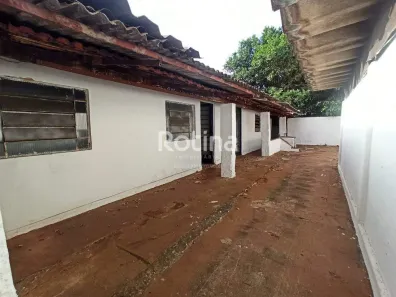 Casa com 2 Quartos para alugar, 58m² no Marta Helena, Uberlândia