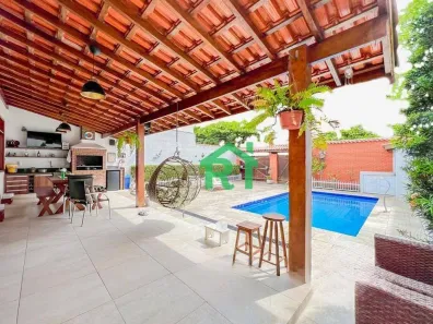 Casa com 5 Quartos à venda, 253m² no Jardim Las Palmas, Guarujá