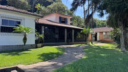 Casa com 5 Quartos à venda, 600m² no Valparaíso, Petrópolis