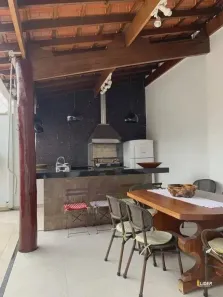 Casa com 3 Quartos à venda, 271m² no Vigilato Pereira, Uberlândia