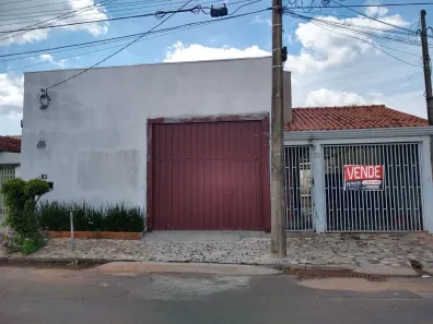 Imóvel Comercial com 3 Quartos à venda, 230m² no Jardim Monte Castelo, Marília