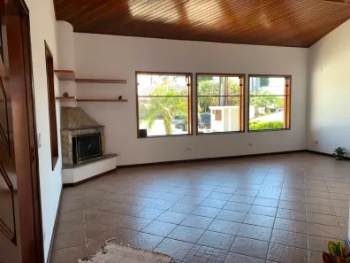 Casa de Condomínio com 3 Quartos para alugar, 250m² no Parque Residencial Itapeti, Mogi das Cruzes