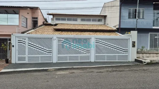 Casa com 3 Quartos à venda, 250m² no Forquilhas, São José