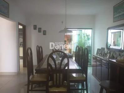 Sobrado com 3 Quartos à venda, 225m² no Jardim Neusa Maria, Taubaté