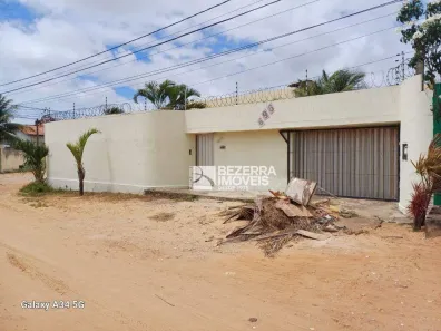 Casa com 4 Quartos à venda, 250m² no Candelária, Natal