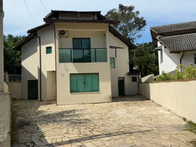 Casa de Condomínio com 3 Quartos à venda, 197m² no Guaratuba, Bertioga