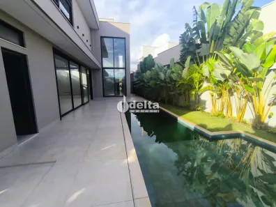 Casa de Condomínio com 5 Quartos para alugar, 320m² no Jardim Sul, Uberlândia