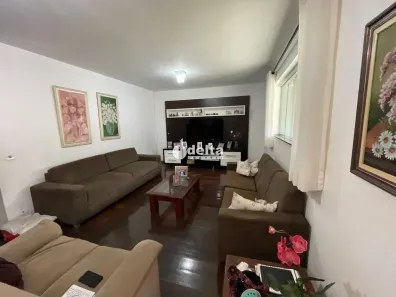 Casa com 4 Quartos à venda, 320m² no Tabajaras, Uberlândia