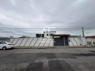 com 4 Quartos para alugar, 1000m² no Vila Paulista, Taubaté