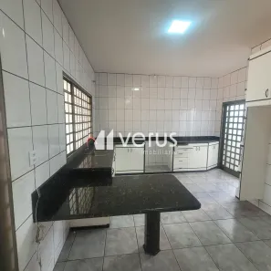 Casa com 4 Quartos para alugar, 450m² no Santa Mônica, Uberlândia