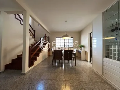 Casa com 3 Quartos à venda, 310m² no Santa Mônica, Uberlândia