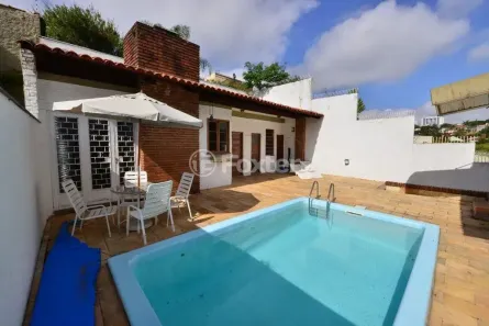 Sobrado com 4 Quartos à venda, 223m² no Chácara das Pedras, Porto Alegre