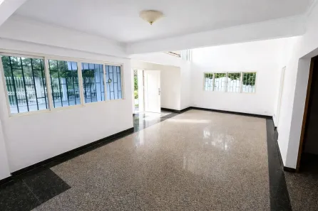 Sobrado com 3 Quartos para alugar, 400m² no Morada da Colina, Uberlândia