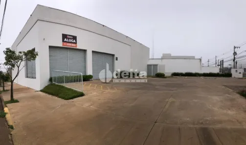 Ponto Comercial para alugar, 300m² no Novo Mundo, Uberlândia
