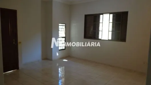Casa com 3 Quartos para alugar, 360m² no Santa Mônica, Uberlândia