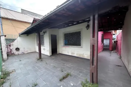 Casa com 5 Quartos à venda, 253m² no Monte Castelo, Contagem