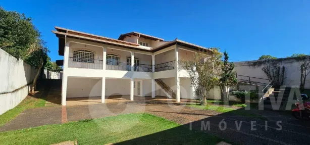 Casa com 6 Quartos para alugar, 550m² no Cidade Jardim, Uberlândia