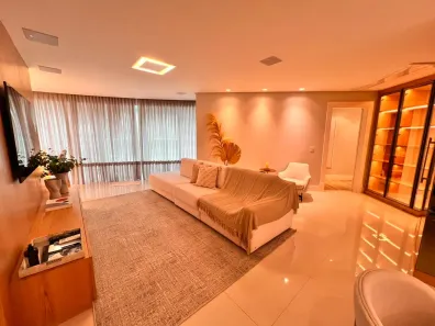 Apartamento com 3 Quartos para alugar, 200m² no Centro, Balneário Camboriú
