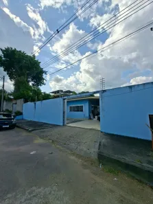 Casa de Condomínio com 3 Quartos para alugar, 450m² no Tarumã, Manaus