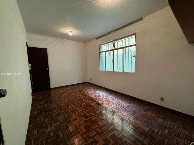Apartamento com 2 quartos — Sagrada Família, Belo Horizonte
