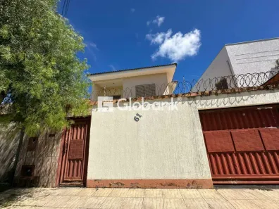 Casa com 5 Quartos para alugar, 130m² no Barcelona Park, Montes Claros