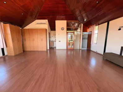 Sobrado com 4 Quartos à venda, 350m² no Cidade São Francisco, São Paulo