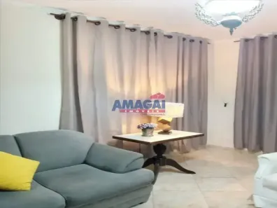 Sobrado com 3 Quartos à venda, 281m² no Jardim Terras de São João, Jacareí