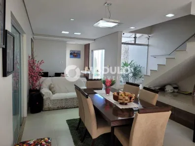 Casa com 3 Quartos à venda, 275m² no Santa Rosa, Uberlândia