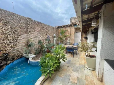 Casa com 3 Quartos à venda, 230m² no Aclimação, Uberlândia