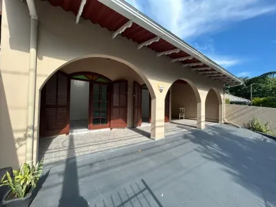 Casa com 3 Quartos para alugar, 200m² no Trindade, Florianópolis