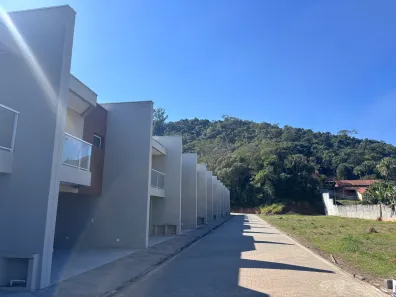 Sobrado com 3 Quartos à venda, 140m² no Itaoca, Guararema
