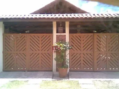 Casa com 4 Quartos à venda, 200m² no Balneário Copacabana, Caraguatatuba