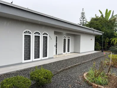 Casa com 3 Quartos para alugar, 135m² no Floresta, Joinville