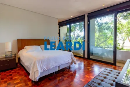 Casa com 3 Quartos à venda, 300m² no Pacaembu, São Paulo