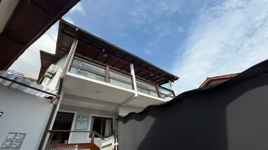 Casa com 3 Quartos para alugar, 110m² no Costeira do Pirajubaé, Florianópolis