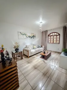 Casa com 5 Quartos para alugar, 330m² no Sol e Mar, Macaé