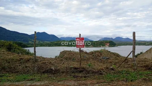Lote/Terreno à venda, 606m² no Jacaroá, Maricá