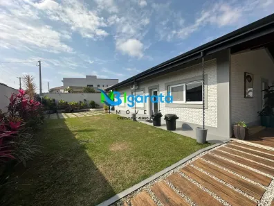 Fazenda/Sítio com 4 Quartos à venda, 260m² no Centro, Igaratá