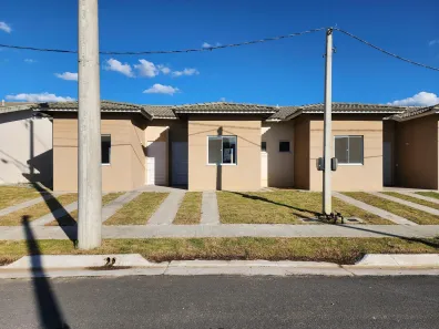 Casa com 2 Quartos para alugar, 47m² no Três Vendas, Pelotas