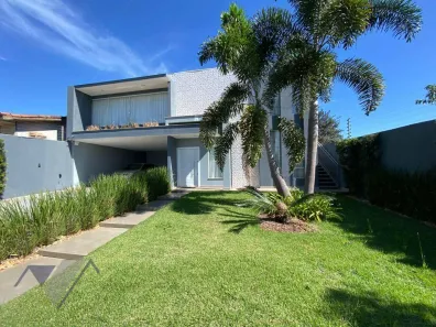 Sobrado com 4 Quartos para alugar, 350m² no Cancelli, Cascavel